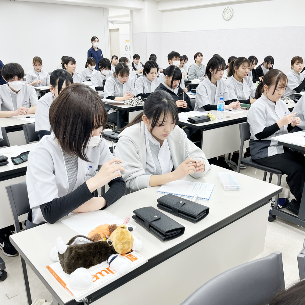 実習器具の確認と、耳掃除用の綿棒作り♪